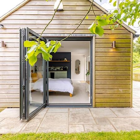 شقة Cosy Cotswolds Retreat Near Bath & Castle Combe كيبنهام المظهر الخارجي الصورة