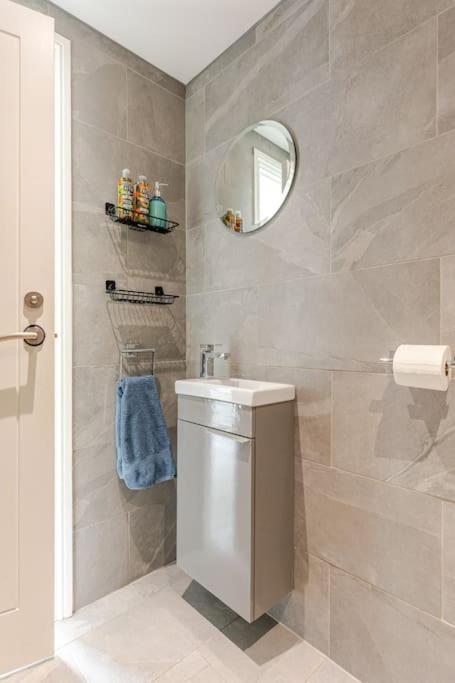 شقة Cosy Cotswolds Retreat Near Bath & Castle Combe كيبنهام المظهر الخارجي الصورة