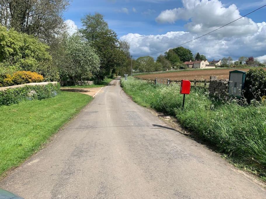 شقة Cosy Cotswolds Retreat Near Bath & Castle Combe كيبنهام المظهر الخارجي الصورة