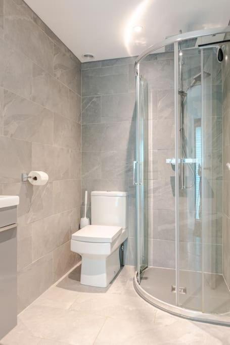 شقة Cosy Cotswolds Retreat Near Bath & Castle Combe كيبنهام المظهر الخارجي الصورة