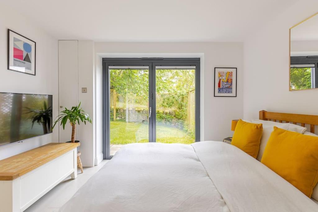 شقة Cosy Cotswolds Retreat Near Bath & Castle Combe كيبنهام المظهر الخارجي الصورة