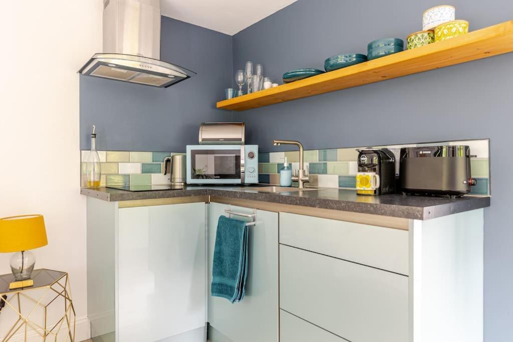 شقة Cosy Cotswolds Retreat Near Bath & Castle Combe كيبنهام المظهر الخارجي الصورة